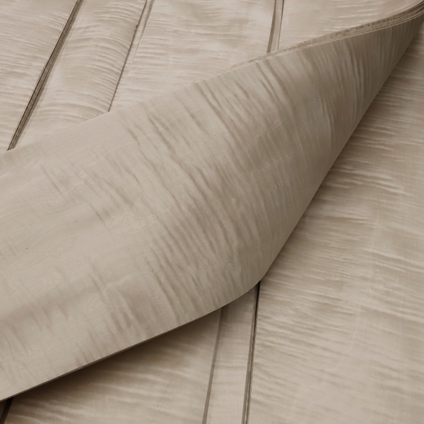 Фасад в шпоне TABU «Клён Сикомора 09.S.026»